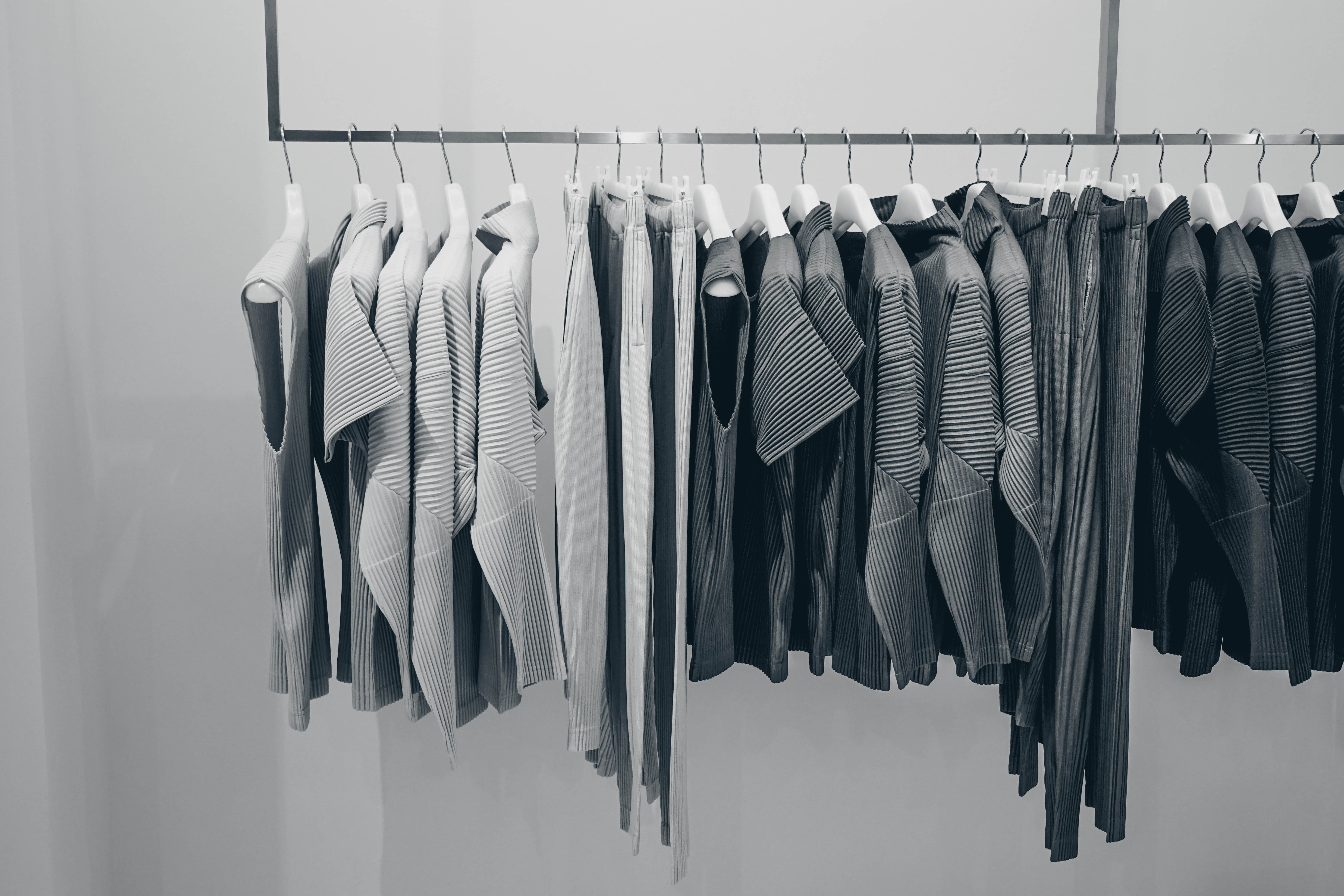 A QUICK-START GUIDE TO CREATING A CAPSULE WARDROBE